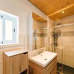 Tiny House Madora - Sea View - Amazing Garden - Quiet Location - Bodegas & Hiking Trails Nearby Apartamento