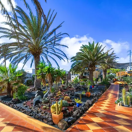 Apartment Tiny House Madora - Sea View - Amazing Garden - Quiet Location - Bodegas & Hiking Trails Nearby