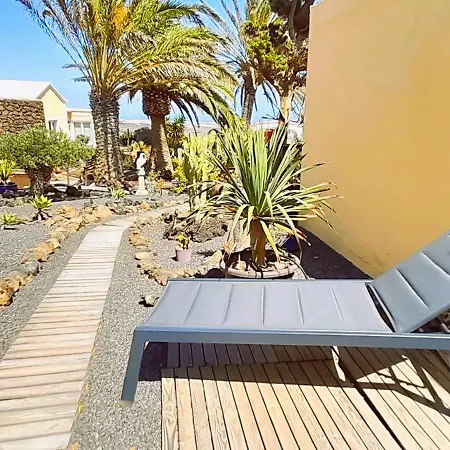 Tiny House Madora - Sea View - Amazing Garden - Quiet Location - Bodegas & Hiking Trails Nearby 公寓