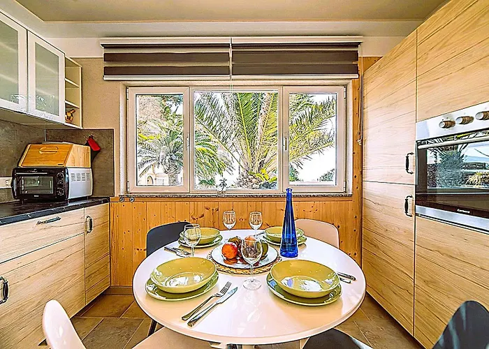Tiny House Madora - Sea View - Amazing Garden - Quiet Location - Bodegas & Hiking Trails Nearby