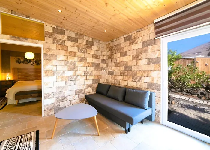 Appartamento Tiny House Madora - Sea View - Amazing Garden - Quiet Location - Bodegas & Hiking Trails Nearby *