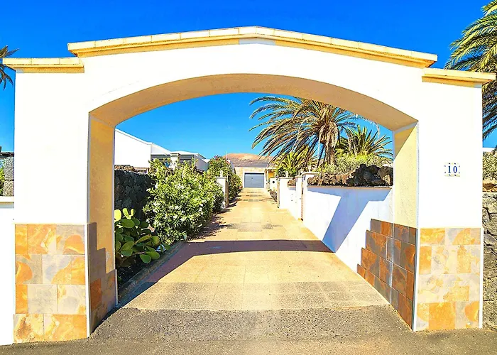 Tiny House Madora - Sea View - Amazing Garden - Quiet Location - Bodegas & Hiking Trails Nearby Appartamento *