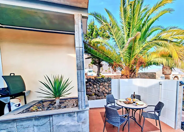 Tiny House Madora - Sea View - Amazing Garden - Quiet Location - Bodegas & Hiking Trails Nearby Apartment