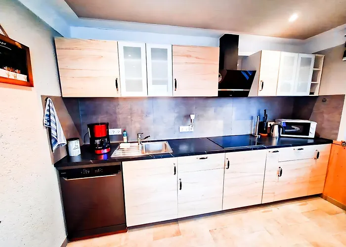 Tiny House Madora - Sea View - Amazing Garden - Quiet Location - Bodegas & Hiking Trails Nearby *