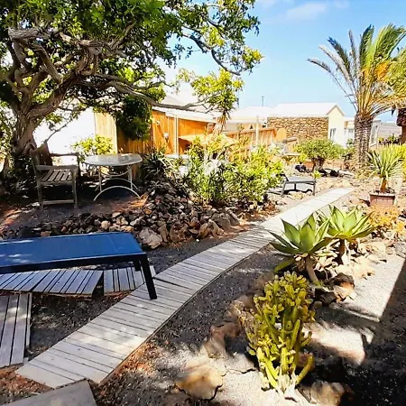 Tiny House Madora - Sea View - Amazing Garden - Quiet Location - Bodegas & Hiking Trails Nearby *